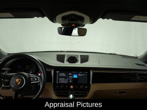 Certified 2022 Porsche Macan image 16