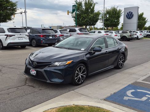 Used 2019 Toyota Camry SE FWD image 10