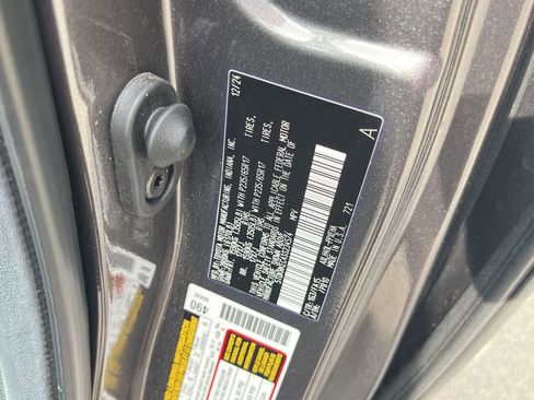 Used 2025 Toyota Sienna LE FWD image 36