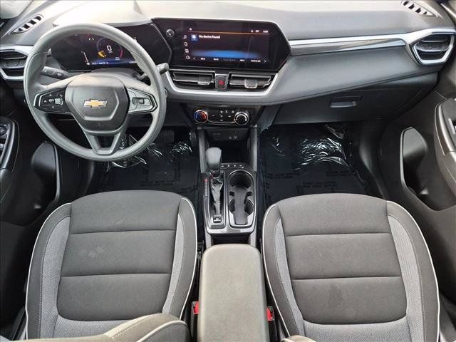 Used 2025 Chevrolet TrailBlazer LT AWD/4WD image 16