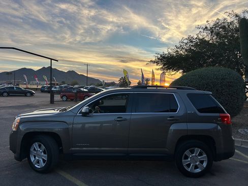 Used 2011 GMC Terrain SLE FWD image 2
