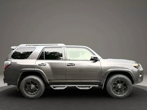 Used 2016 Toyota 4Runner SR5 AWD/4WD image 8