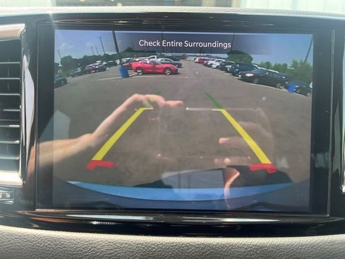 Used 2023 Chrysler Pacifica Touring-L FWD image 21