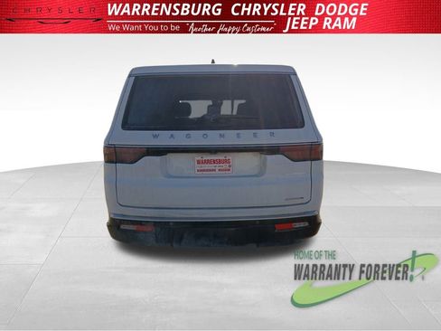 Used 2024 Jeep Wagoneer L Series II w/ Flexible Seating Group image 5