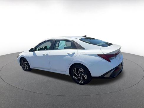 Used 2025 Hyundai Elantra SEL FWD image 10