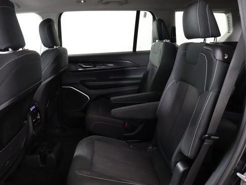 Used 2022 Jeep Grand Cherokee L Laredo w/ Luxury Tech Group I AWD/4WD image 8