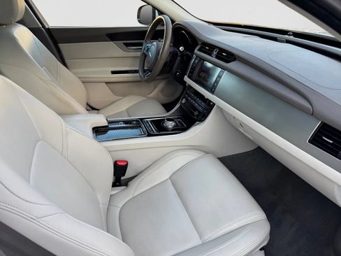 Used 2016 Jaguar XF Premium AWD/4WD image 24