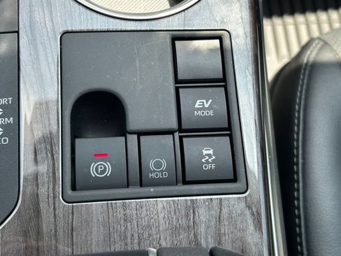 Used 2023 Toyota Highlander Platinum FWD image 36