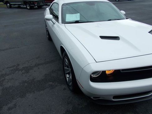 Used 2019 Dodge Challenger SXT RWD image 10