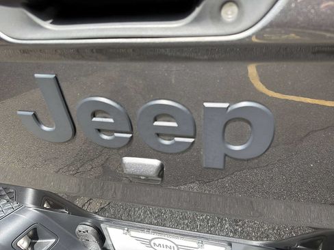 Used 2021 Jeep Gladiator Sport AWD/4WD image 15