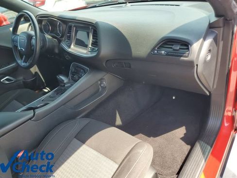 Used 2022 Dodge Challenger SXT RWD image 12
