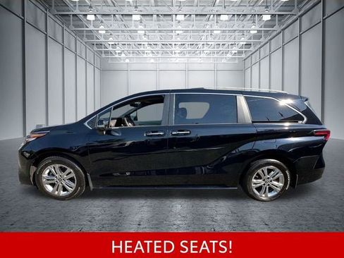 Used 2023 Toyota Sienna Platinum AWD/4WD image 10