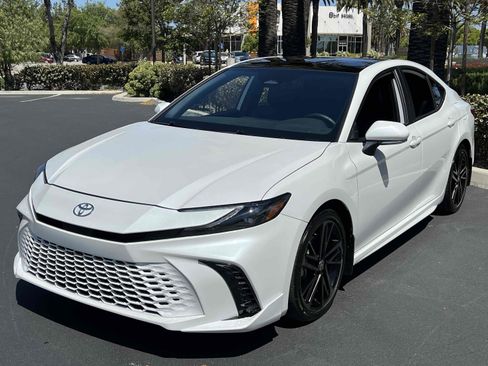 Used 2025 Toyota Camry XSE FWD image 12