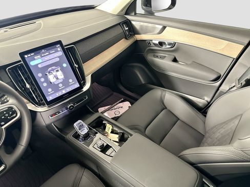 Certified 2025 Volvo XC90 T8 Plus w/ Protection Package Premier image 25