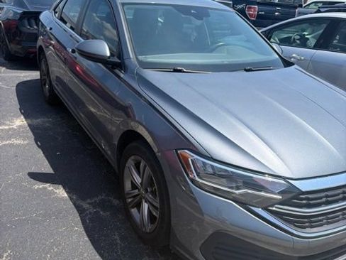 Used 2023 Volkswagen Jetta SE FWD image 3