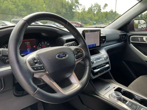 Certified 2022 Ford Explorer XLT w/ Class IV Trailer Tow Package AWD/4WD image 14