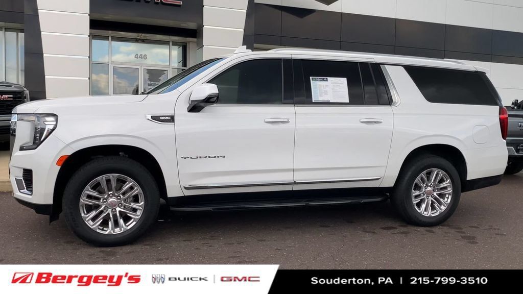 Certified 2022 GMC Yukon XL SLT w/ SLT Premium Package AWD/4WD image 5