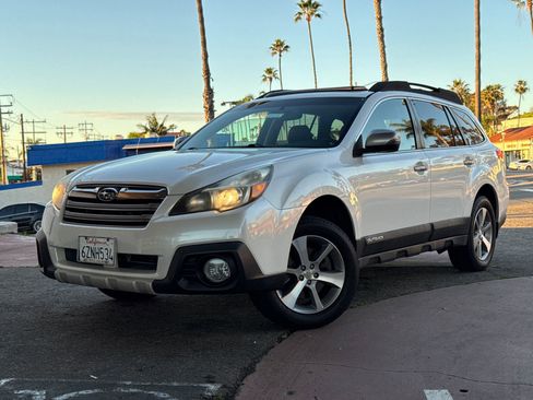 Used 2013 Subaru Outback 3.6R Limited image 2