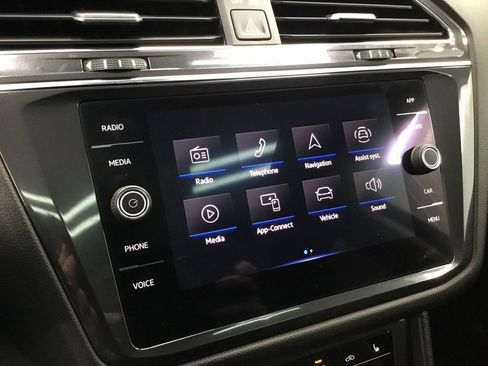 Used 2022 Volkswagen Tiguan SE AWD/4WD image 17