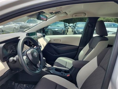 Used 2025 Toyota Corolla LE image 10