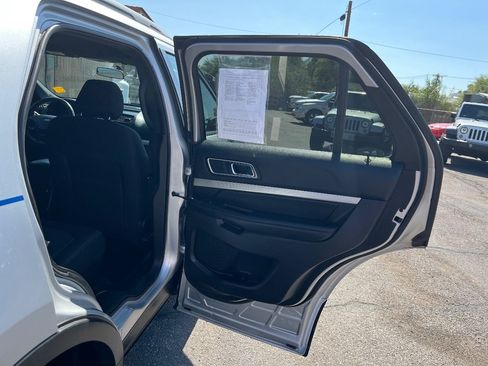 Used 2016 Ford Explorer XLT AWD/4WD image 35