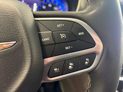 Used 2022 Chrysler Pacifica Touring-L FWD image 34