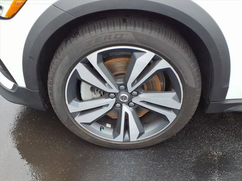 Used 2023 Volvo V60 B5 Cross Country Plus w/ Climate Package image 10