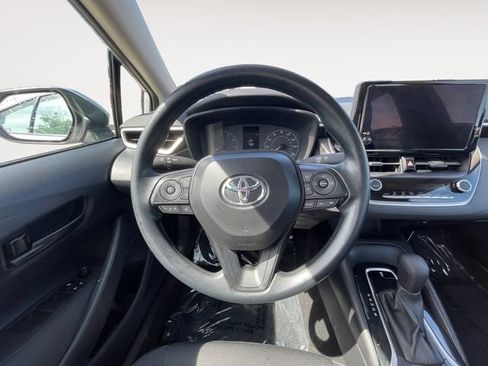 Used 2025 Toyota Corolla LE FWD image 12