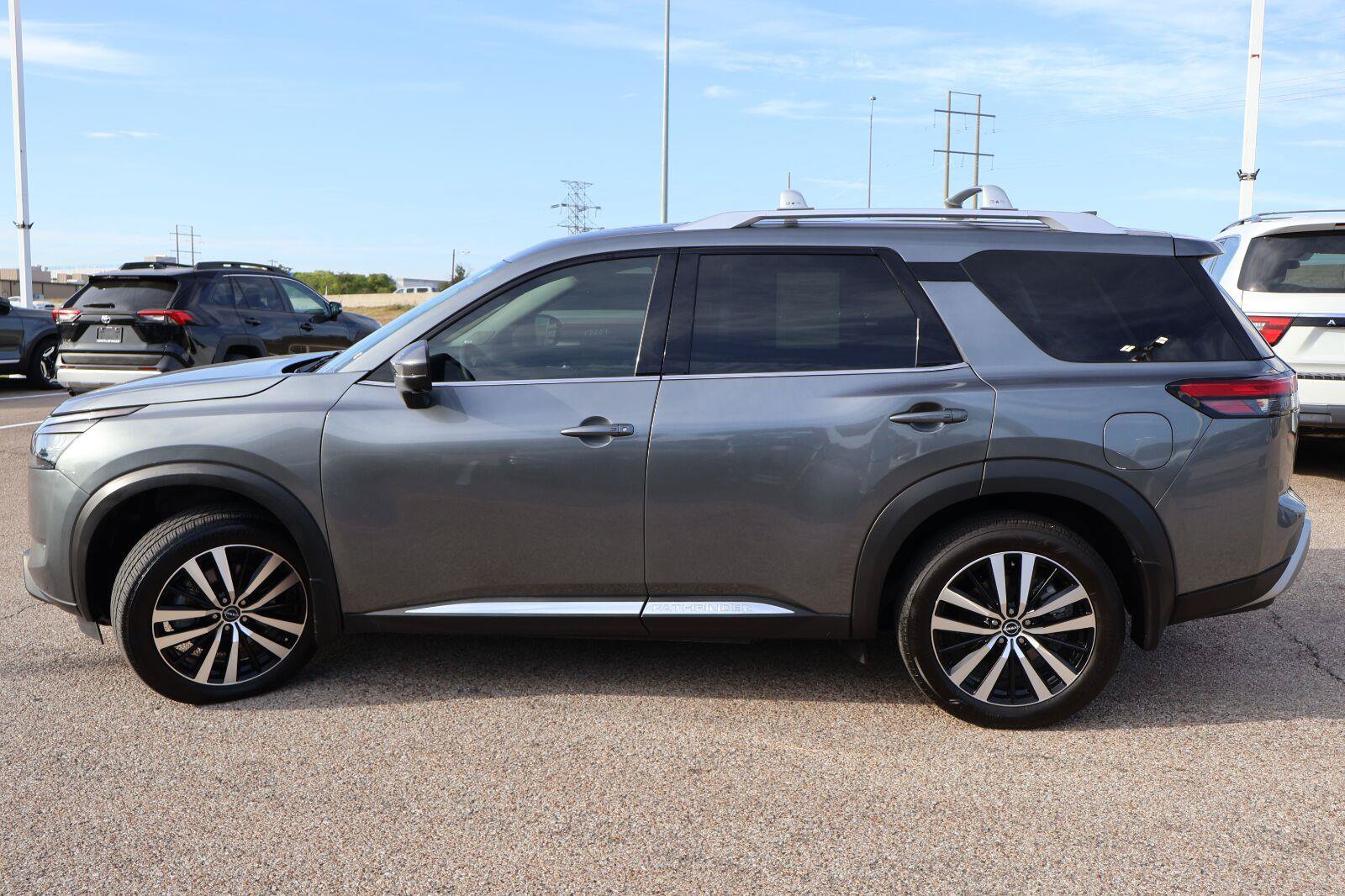 Used 2025 Nissan Pathfinder Platinum w/ Cargo Package FWD image 6