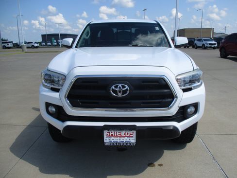 Used 2017 Toyota Tacoma SR5 RWD image 10
