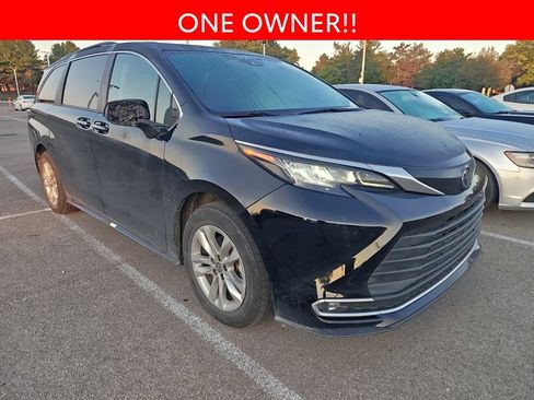 Used 2023 Toyota Sienna XLE w/ XLE Plus Package FWD image 3