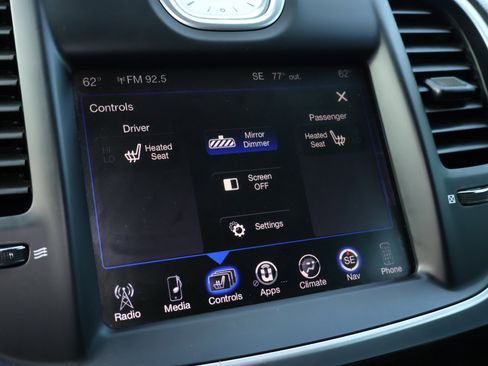 Used 2015 Chrysler 300 Limited w/ Driver Convenience Group RWD image 5