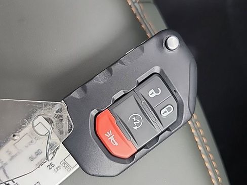 New 2025 Jeep Gladiator Mojave image 32