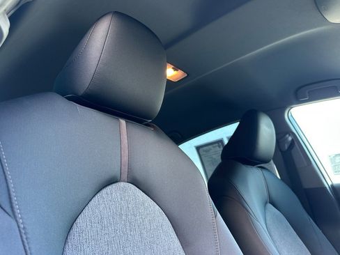 Used 2018 Toyota Camry LE image 13