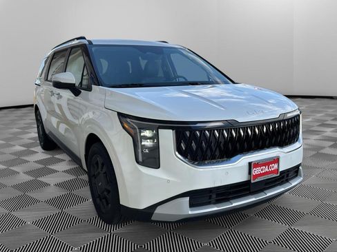 New 2026 Kia Carnival EX FWD image 3
