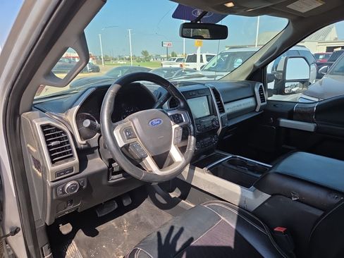 Used 2019 Ford F250 Lariat w/ Lariat Value Package AWD/4WD image 9