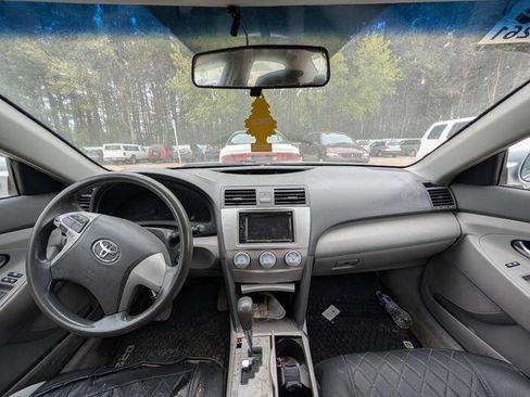 Used 2010 Toyota Camry LE FWD image 32