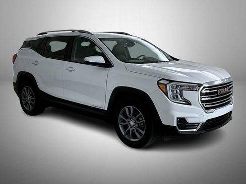Certified 2024 GMC Terrain SLT image 3