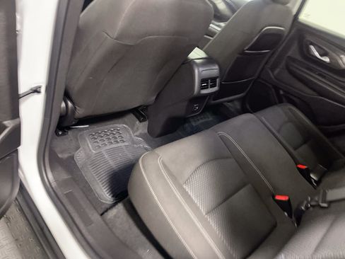 Used 2024 GMC Terrain SLE FWD image 17