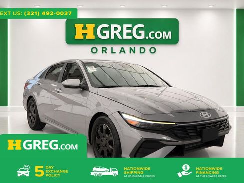 Used 2025 Hyundai Elantra SE FWD image 1