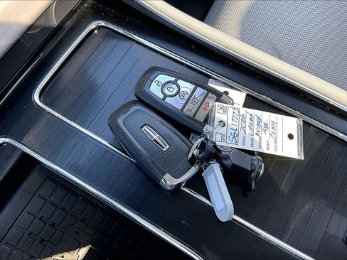 Used 2025 Lincoln Aviator Reserve w/ Equipment Group 201A image 14