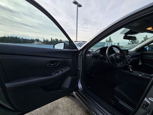 Used 2025 Nissan Sentra S image 21