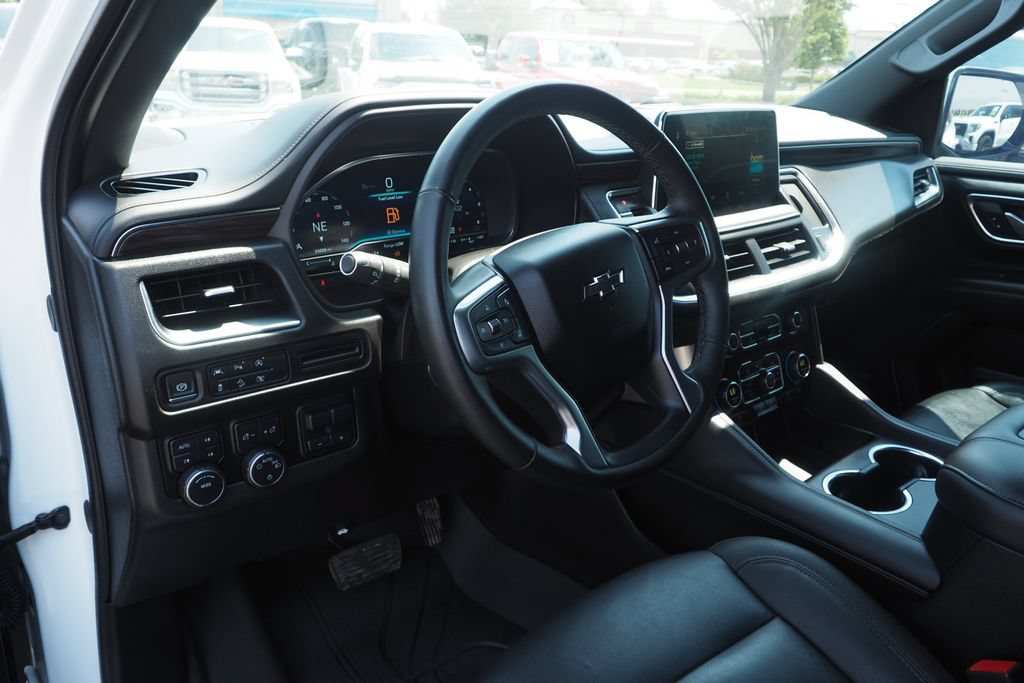Used 2024 Chevrolet Suburban Z71 w/ Luxury Package AWD/4WD image 12