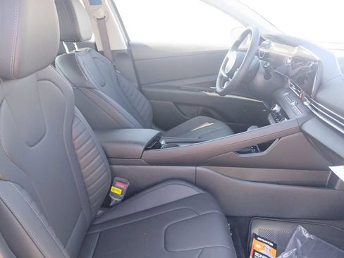 New 2026 Hyundai Elantra Limited FWD image 15