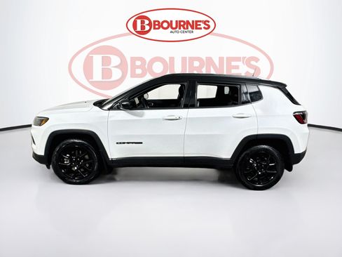 Used 2024 Jeep Compass Latitude w/ Convenience Group AWD/4WD image 6