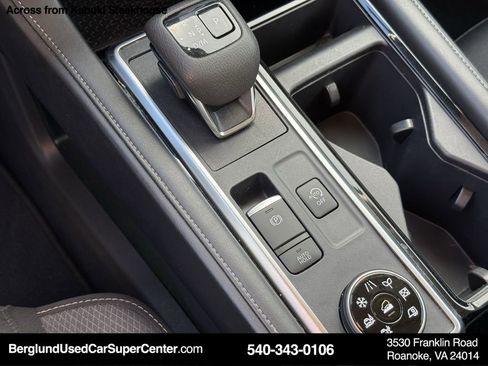 Used 2024 Nissan Pathfinder SV image 27