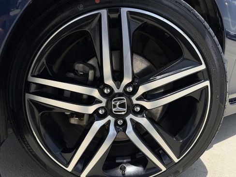 Used 2017 Honda Accord Sport image 9