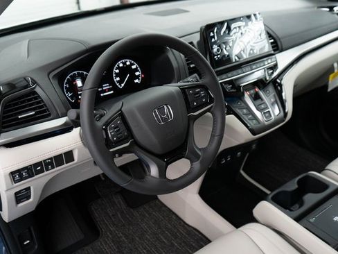 New 2026 Honda Odyssey Touring image 3