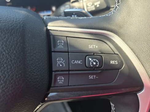 Used 2023 Jeep Grand Cherokee L Laredo AWD/4WD image 15