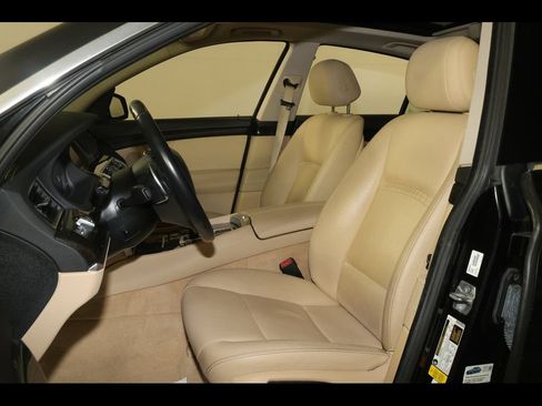 Used 2017 BMW 535i Gran Turismo RWD image 4